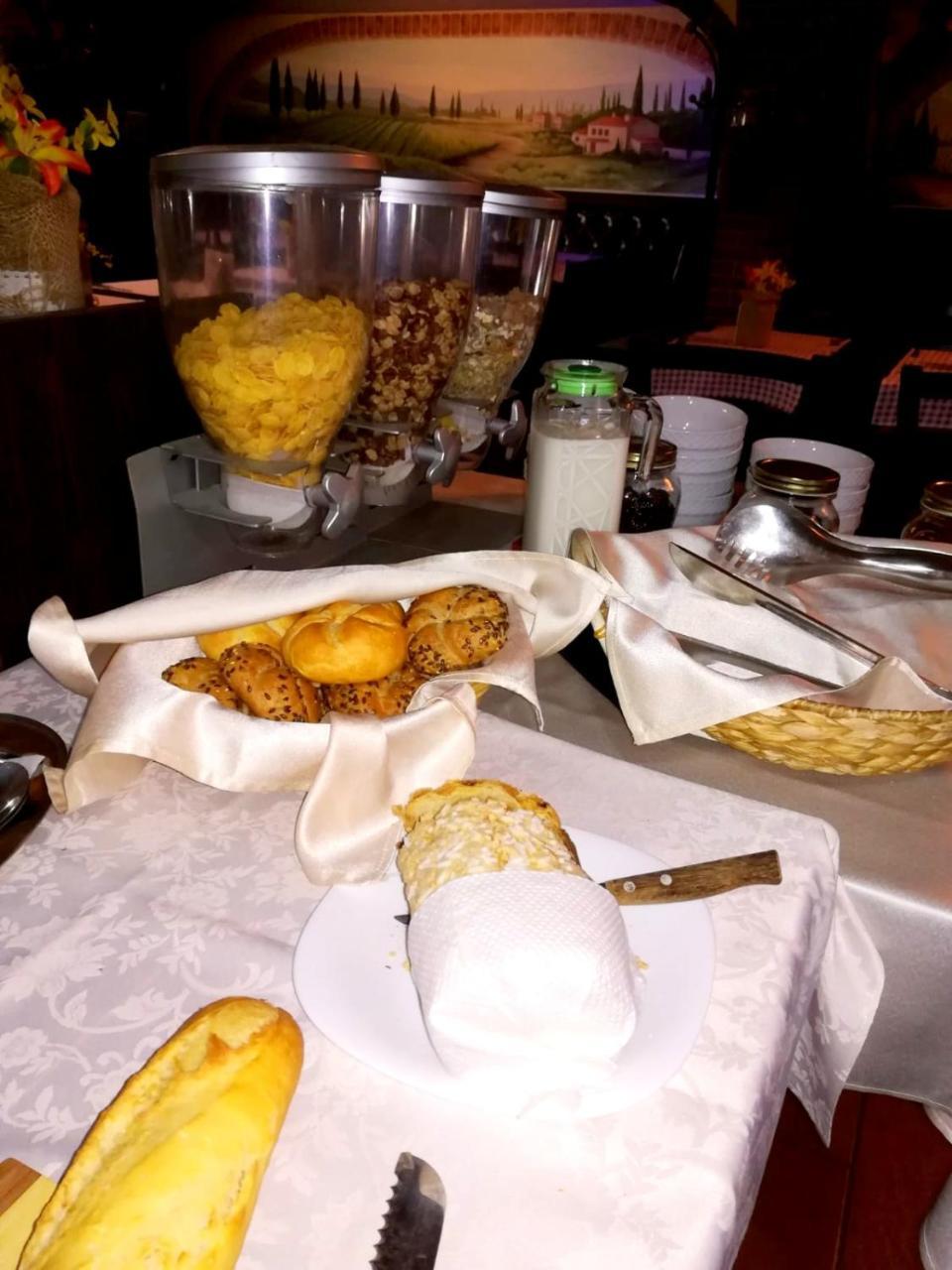 西广场酒店 布加勒斯特 外观 照片
